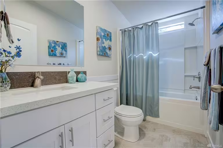 22507 137th St NE Guest Bathroom After